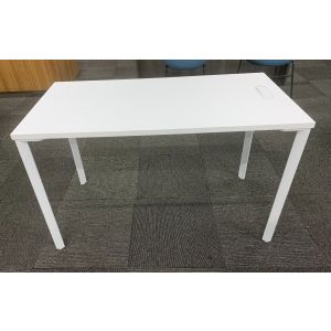 Skosh Table Desk (White Surface/White Base)
