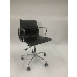 Mid-Back Modern Conference Chair (Black Leatherette)