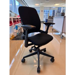 Pre-Owned Steelcase Leap V2 Task Chair (Black/Black)