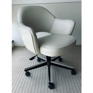 Knoll Saarinen Executive Chair (White Leather/Chrome)