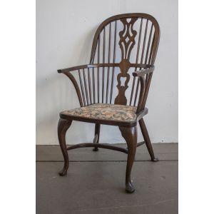 Pre-owned Baker Georgian period Windsor chairs, w/ yew frame, upholstered seat, and pierced splat.